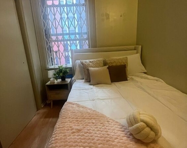31 East 30th Street - Photo Thumbnail 1