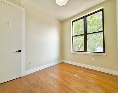 565 Evergreen Avenue - Photo Thumbnail 5