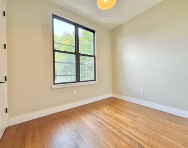 565 Evergreen Avenue - Photo Thumbnail 8