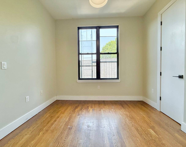 565 Evergreen Avenue - Photo Thumbnail 7