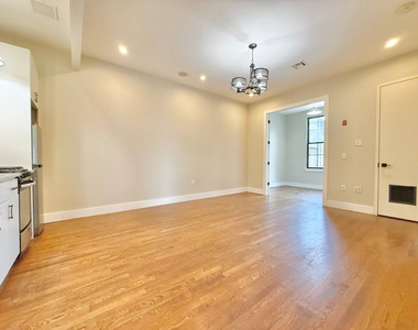 565 Evergreen Avenue - Photo Thumbnail 1