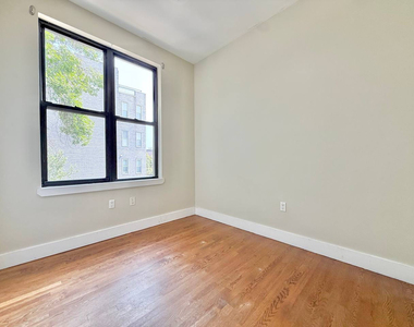 565 Evergreen Avenue - Photo Thumbnail 6
