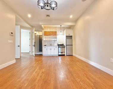 565 Evergreen Avenue - Photo Thumbnail 3
