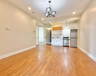 565 Evergreen Avenue - Photo Thumbnail 2