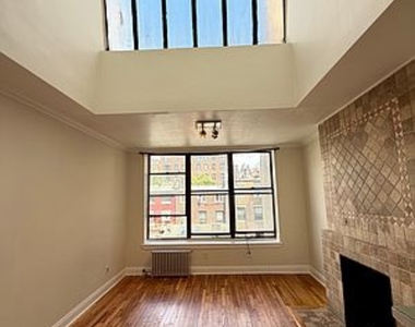 31 West 8th Street - Photo Thumbnail 1