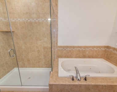 545 Morris Ave - Photo Thumbnail 12
