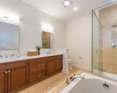 545 Morris Ave - Photo Thumbnail 13
