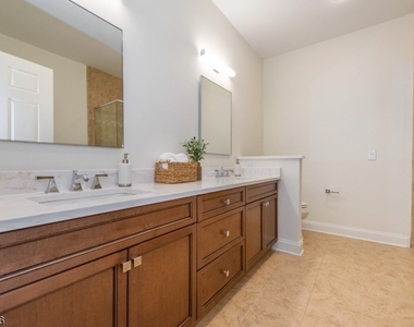 545 Morris Ave - Photo Thumbnail 11