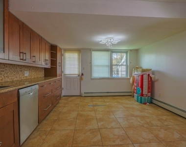 211 Bradford Ave - Photo Thumbnail 7