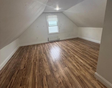 211 Bradford Ave - Photo Thumbnail 8