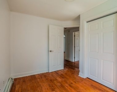 211 Bradford Ave - Photo Thumbnail 6