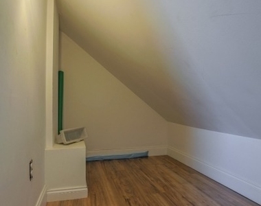 211 Bradford Ave - Photo Thumbnail 13