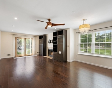 2501 Vroom Dr - Photo Thumbnail 4