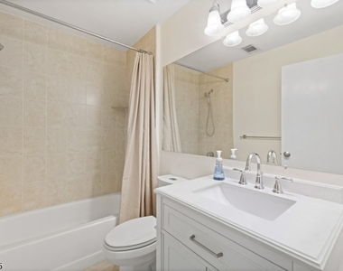2501 Vroom Dr - Photo Thumbnail 16