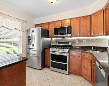 2501 Vroom Dr - Photo Thumbnail 8