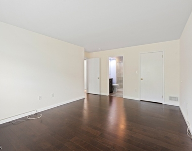 2501 Vroom Dr - Photo Thumbnail 13