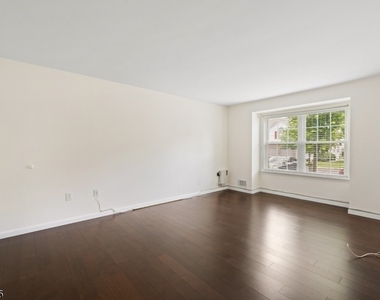 2501 Vroom Dr - Photo Thumbnail 12