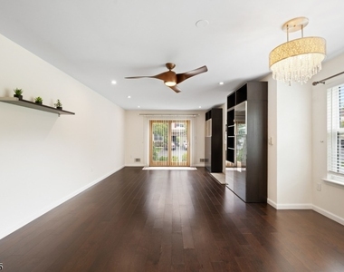 2501 Vroom Dr - Photo Thumbnail 3