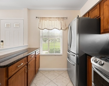 2501 Vroom Dr - Photo Thumbnail 9