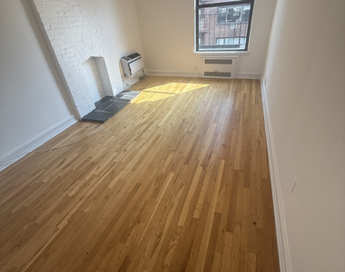 East 83rd Street - Photo Thumbnail 1