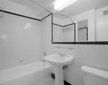 West 42nd Street - Photo Thumbnail 4