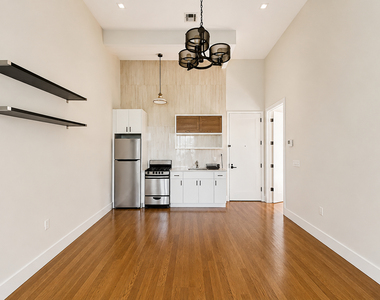 565 Evergreen Avenue - Photo Thumbnail 2