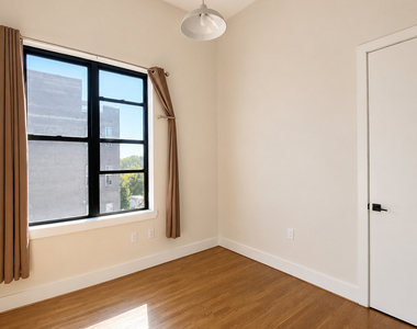 565 Evergreen Avenue - Photo Thumbnail 5