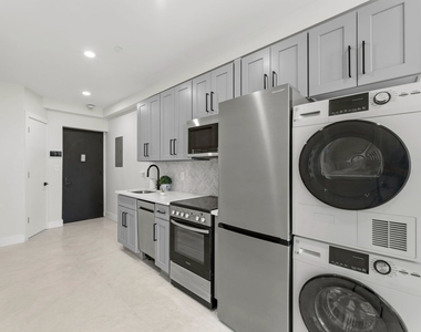 315 West Broadway - Photo Thumbnail 9