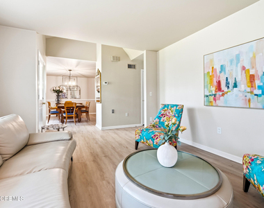 470 Monmouth Place - Photo Thumbnail 5