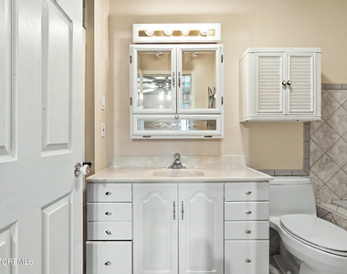 470 Monmouth Place - Photo Thumbnail 32