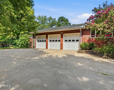 470 Monmouth Place - Photo Thumbnail 2