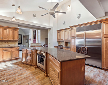 470 Monmouth Place - Photo Thumbnail 19