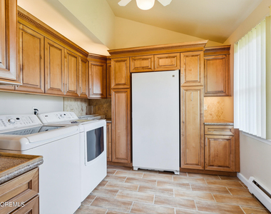 470 Monmouth Place - Photo Thumbnail 20