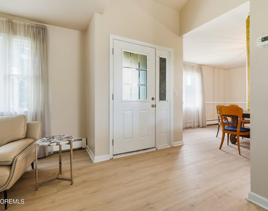 470 Monmouth Place - Photo Thumbnail 6