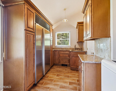 470 Monmouth Place - Photo Thumbnail 21