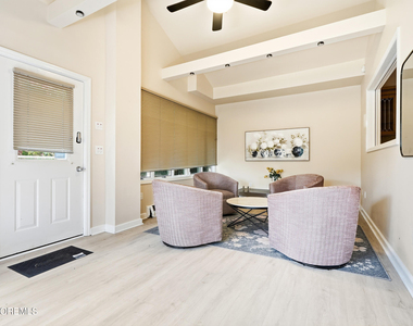 470 Monmouth Place - Photo Thumbnail 3