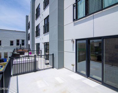 700 Bangs Avenue - Photo Thumbnail 4