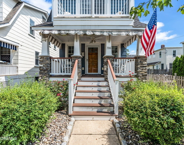 706 E Street - Photo Thumbnail 3