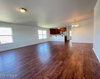 306 Main Street - Photo Thumbnail 3