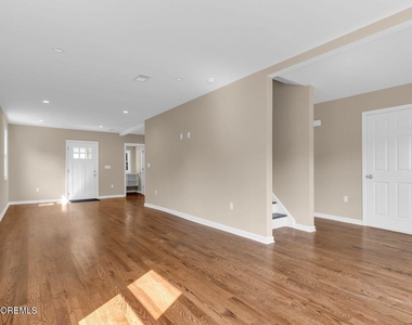 18 Maple Avenue - Photo Thumbnail 3