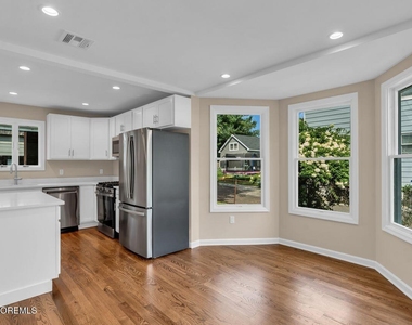 18 Maple Avenue - Photo Thumbnail 8