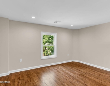 18 Maple Avenue - Photo Thumbnail 16