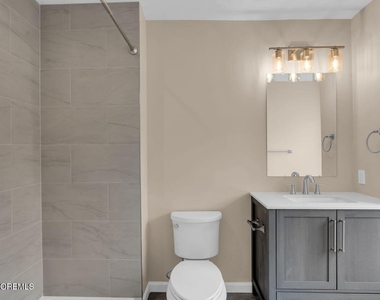 18 Maple Avenue - Photo Thumbnail 11