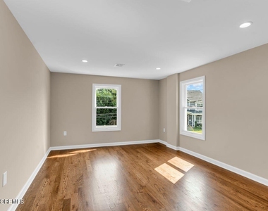 18 Maple Avenue - Photo Thumbnail 18