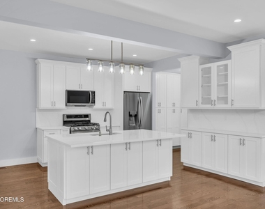 83 Pearl Street - Photo Thumbnail 8