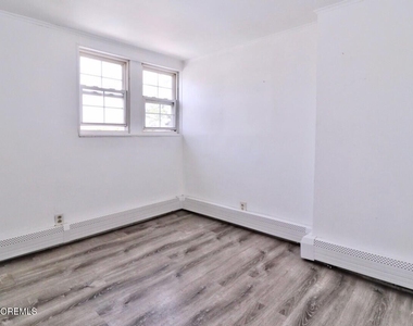 80 Shore Boulevard - Photo Thumbnail 13