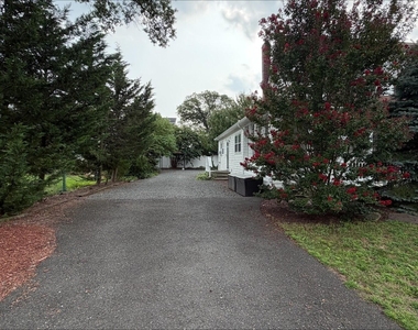 80 Shore Boulevard - Photo Thumbnail 16
