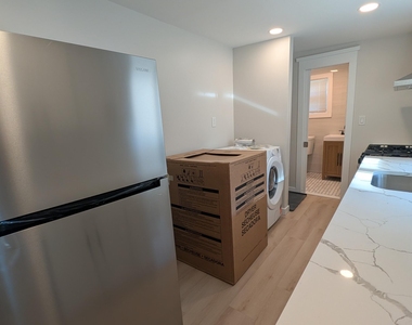 20 Howard Avenue - Photo Thumbnail 13