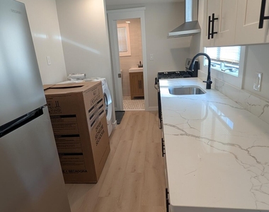 20 Howard Avenue - Photo Thumbnail 14