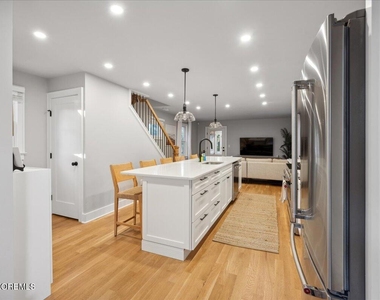 1102 2nd Avenue - Photo Thumbnail 12